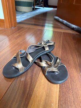 OluKai Women's Metallic Bronze Strappy Sandals